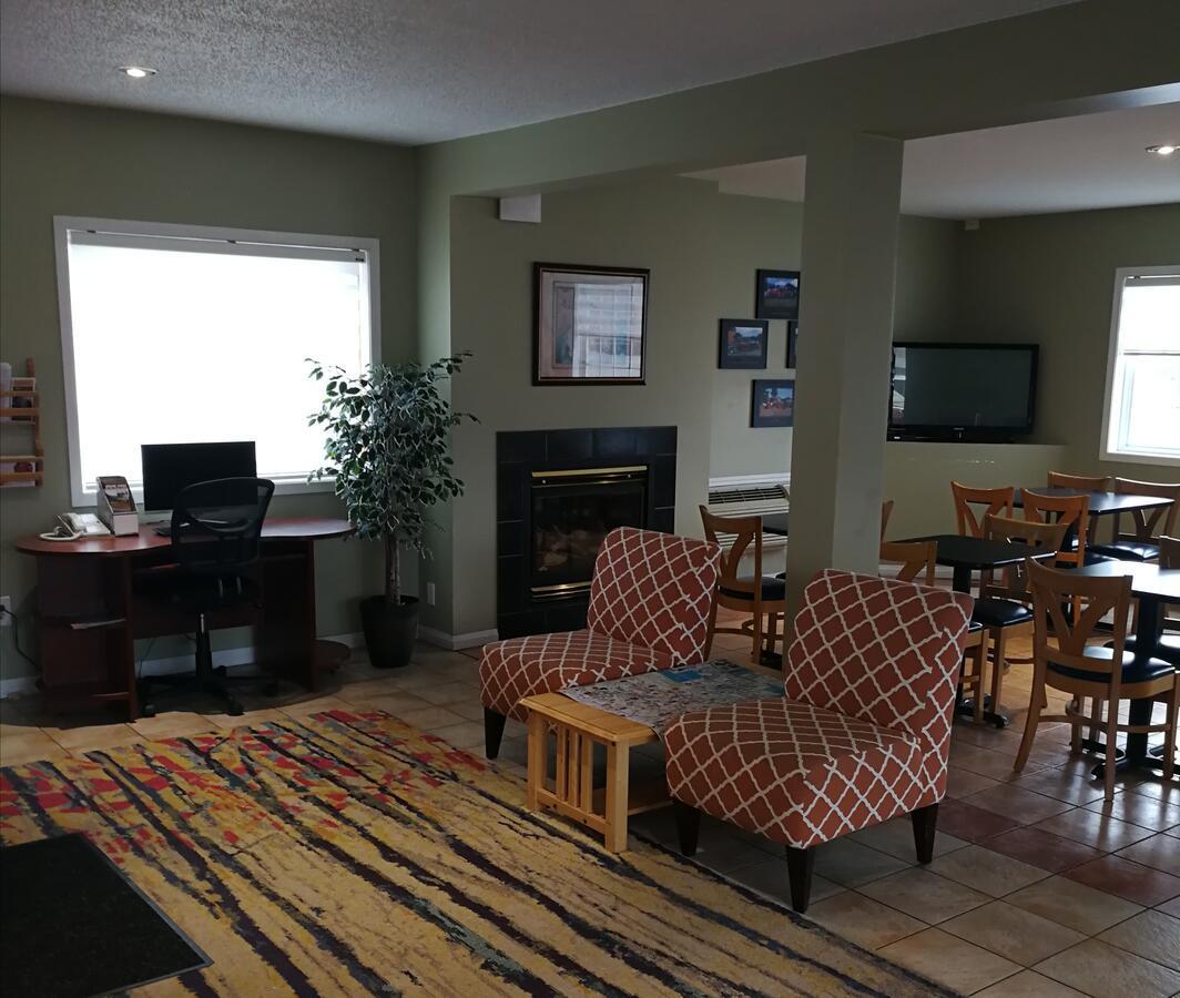 Grand Forks Inn Екстер'єр фото