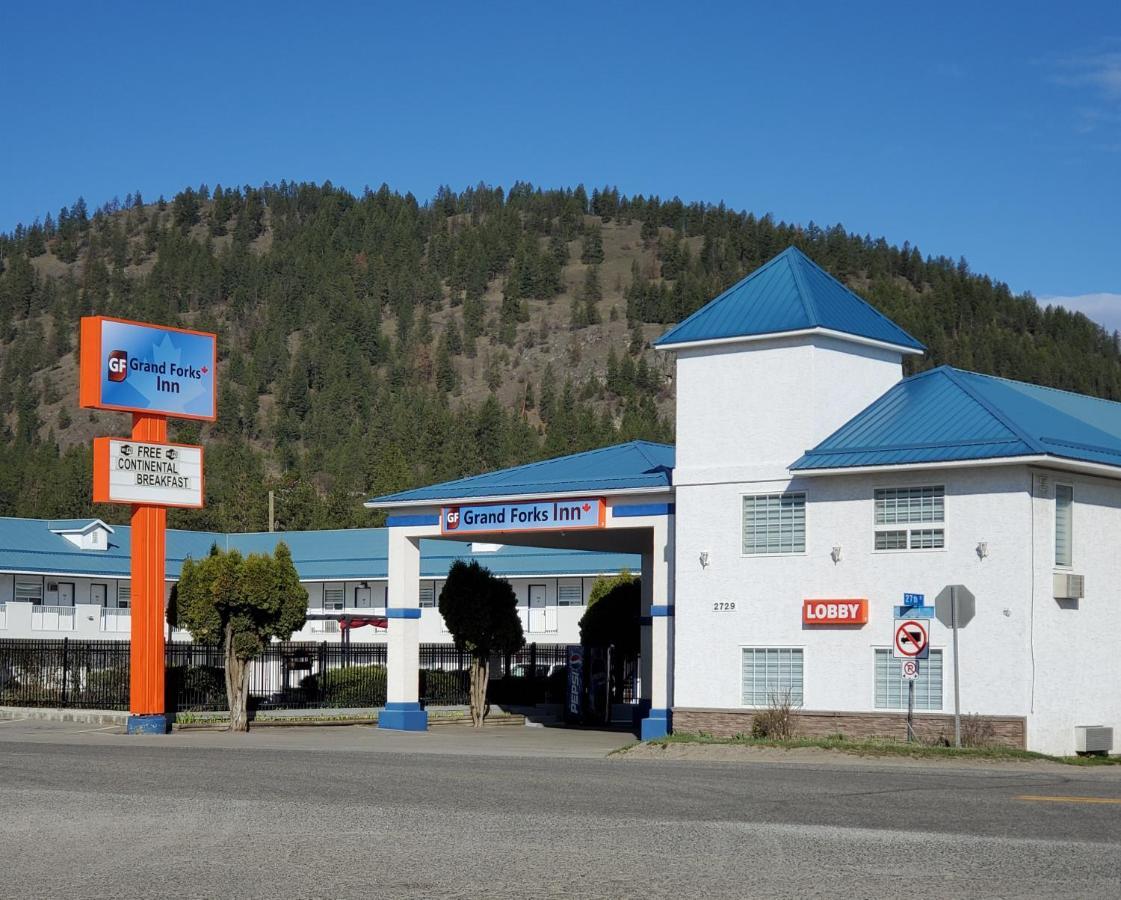 Grand Forks Inn Екстер'єр фото